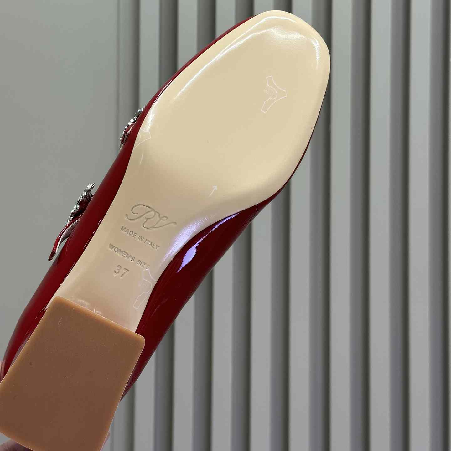 Roger Vivier Bouquet Strass Babies Ballerinas in Patent Leather - DopestKickz