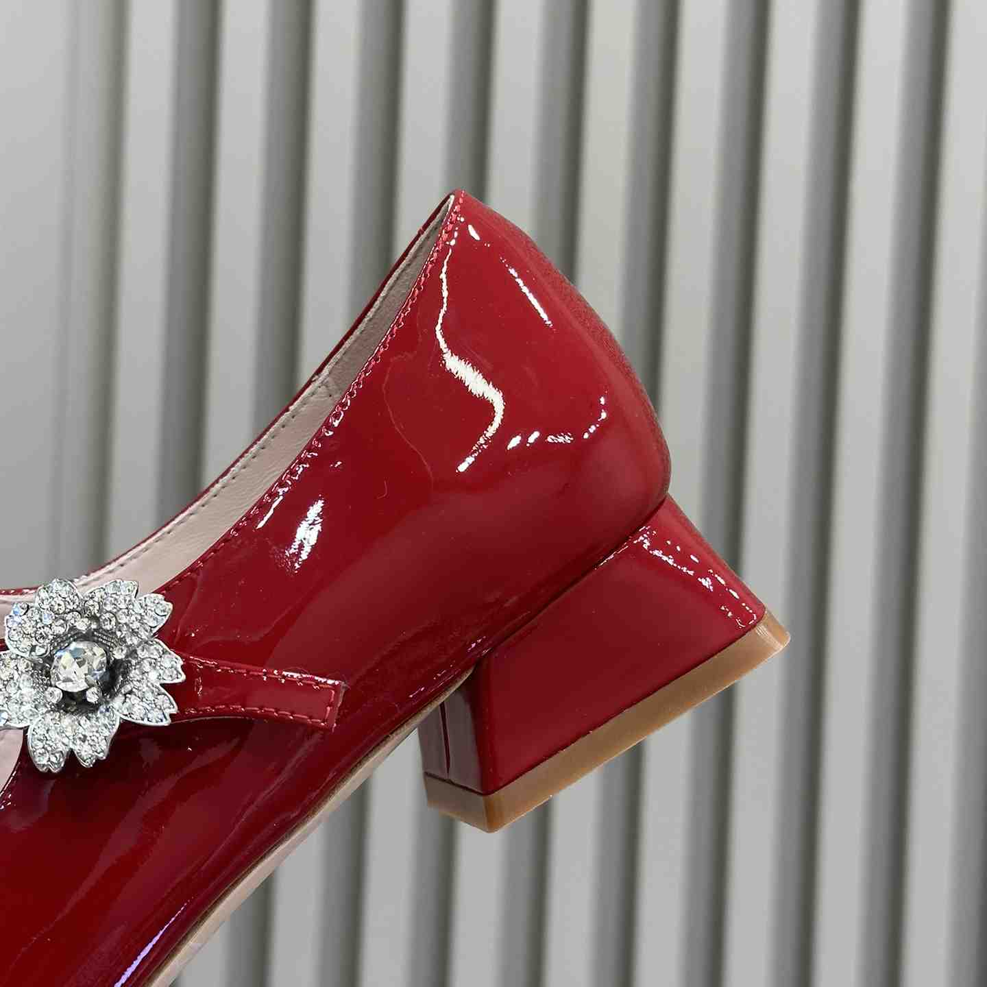 Roger Vivier Bouquet Strass Babies Ballerinas in Patent Leather - DopestKickz