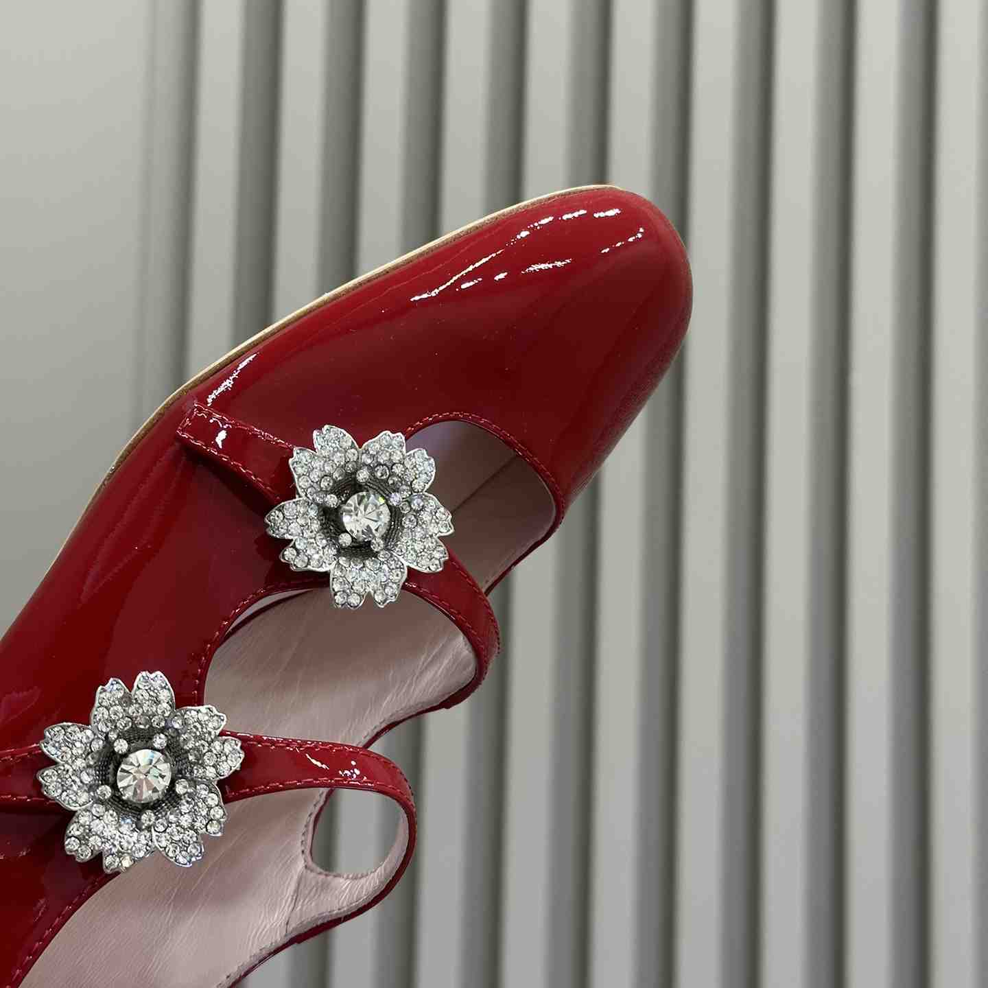 Roger Vivier Bouquet Strass Babies Ballerinas in Patent Leather - DopestKickz
