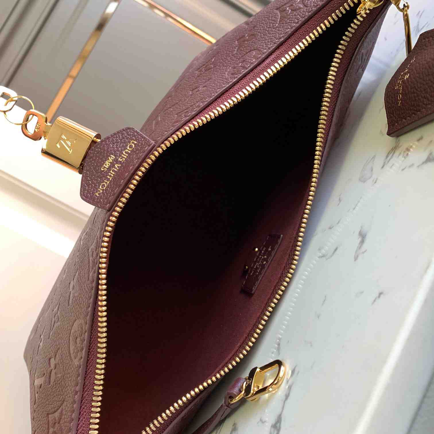 Louis Vuitton Sac Sport   M46674 - DopestKickz