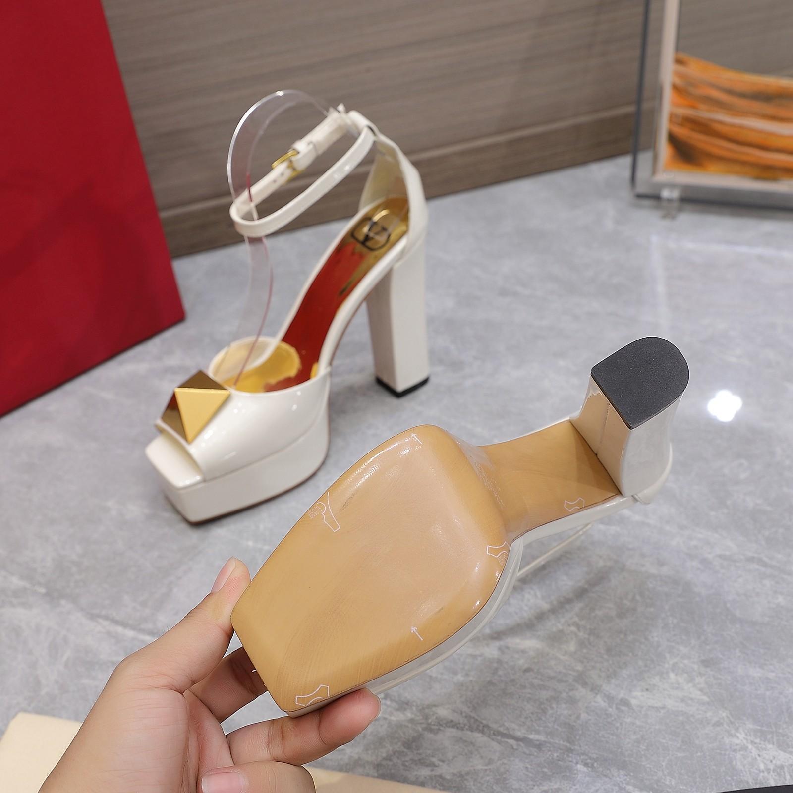 Valenti Garavani One Stud Patent Leather Platform Sandals - DopestKickz