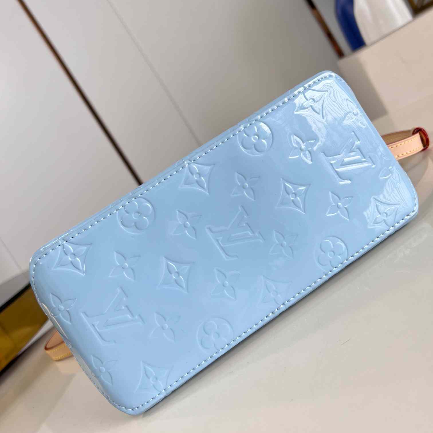 Louis Vuitton Reade PM    M24144 - DopestKickz