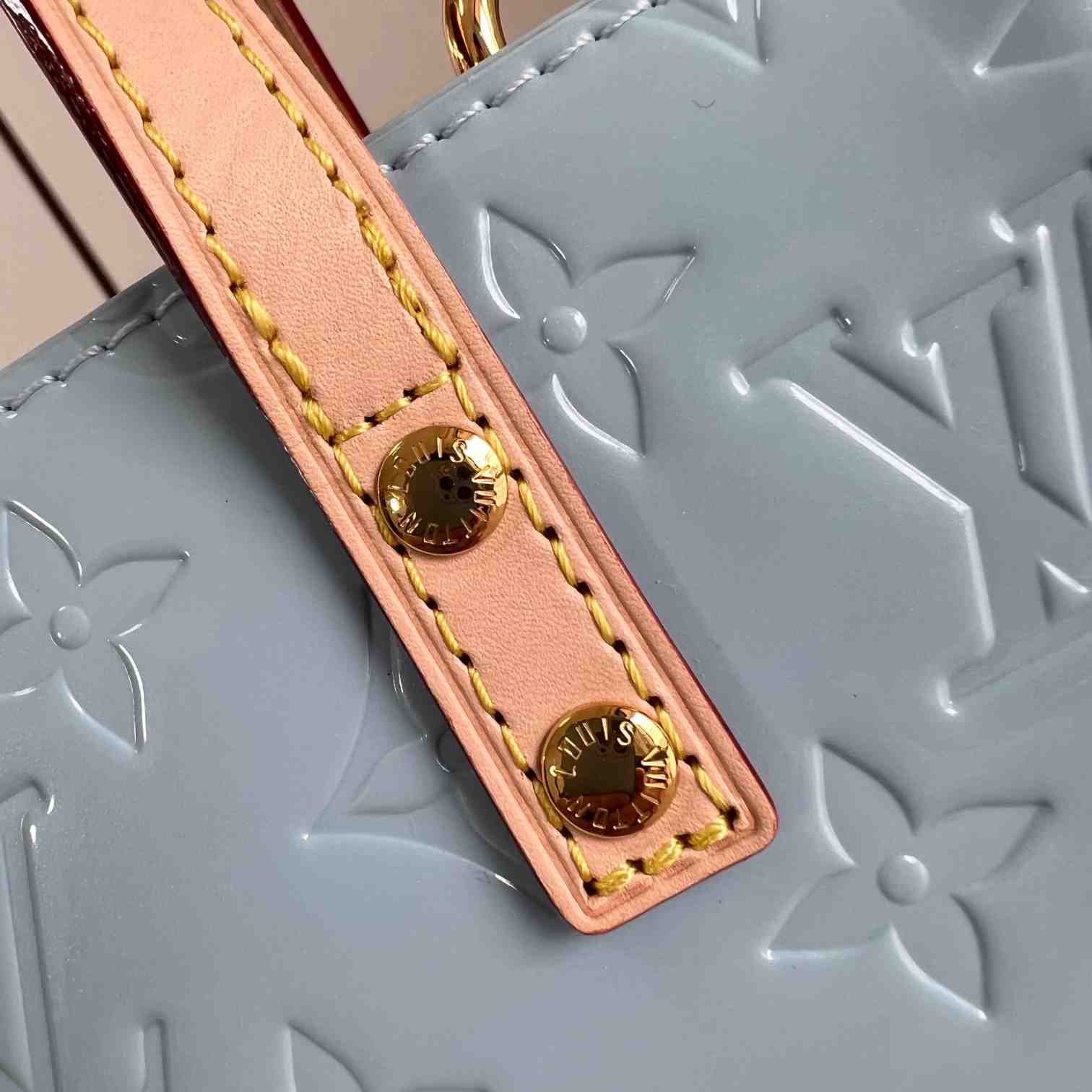 Louis Vuitton Reade PM    M24144 - DopestKickz