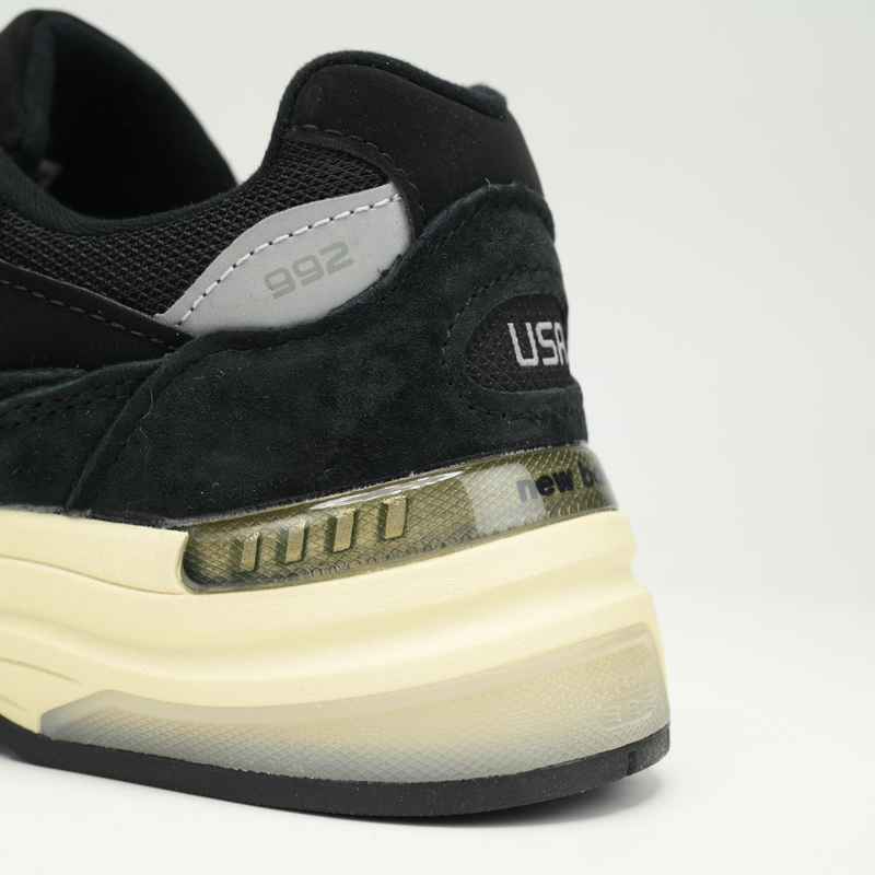 New Balance 992 Black Sneakers      M992BL  - DopestKickz