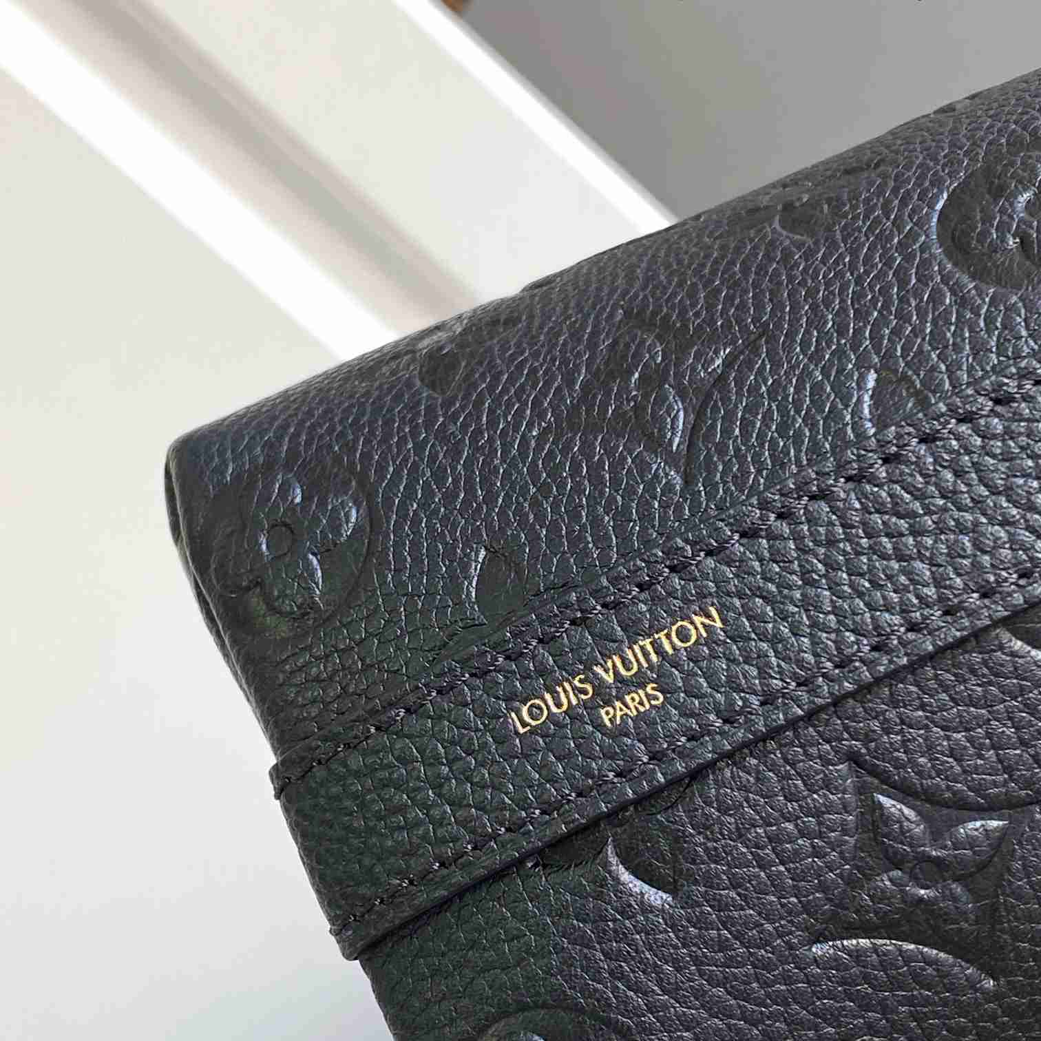 Louis Vuitton Sac Sport   M46610 - DopestKickz