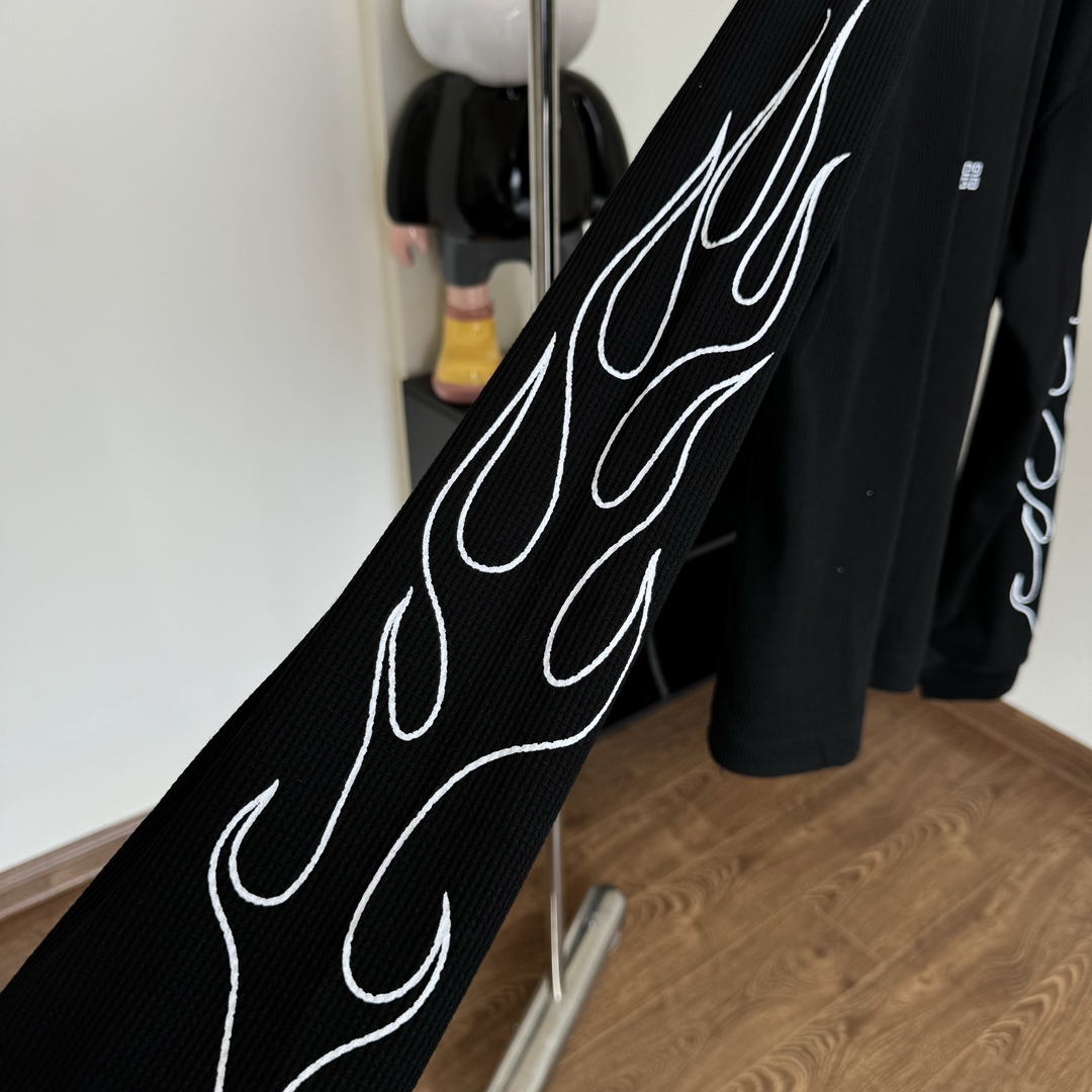 Givenchy Boxy Fit T-shirt In Cotton With GIVENCHY Dragon Print - DopestKickz