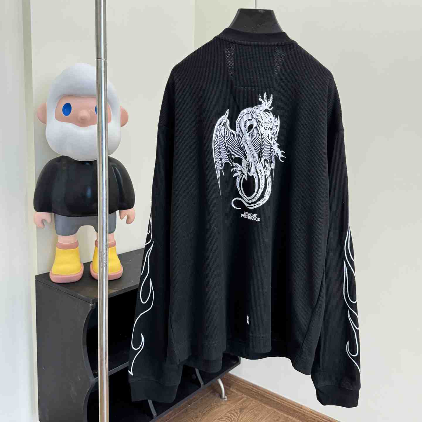 Givenchy Boxy Fit T-shirt In Cotton With GIVENCHY Dragon Print - DopestKickz