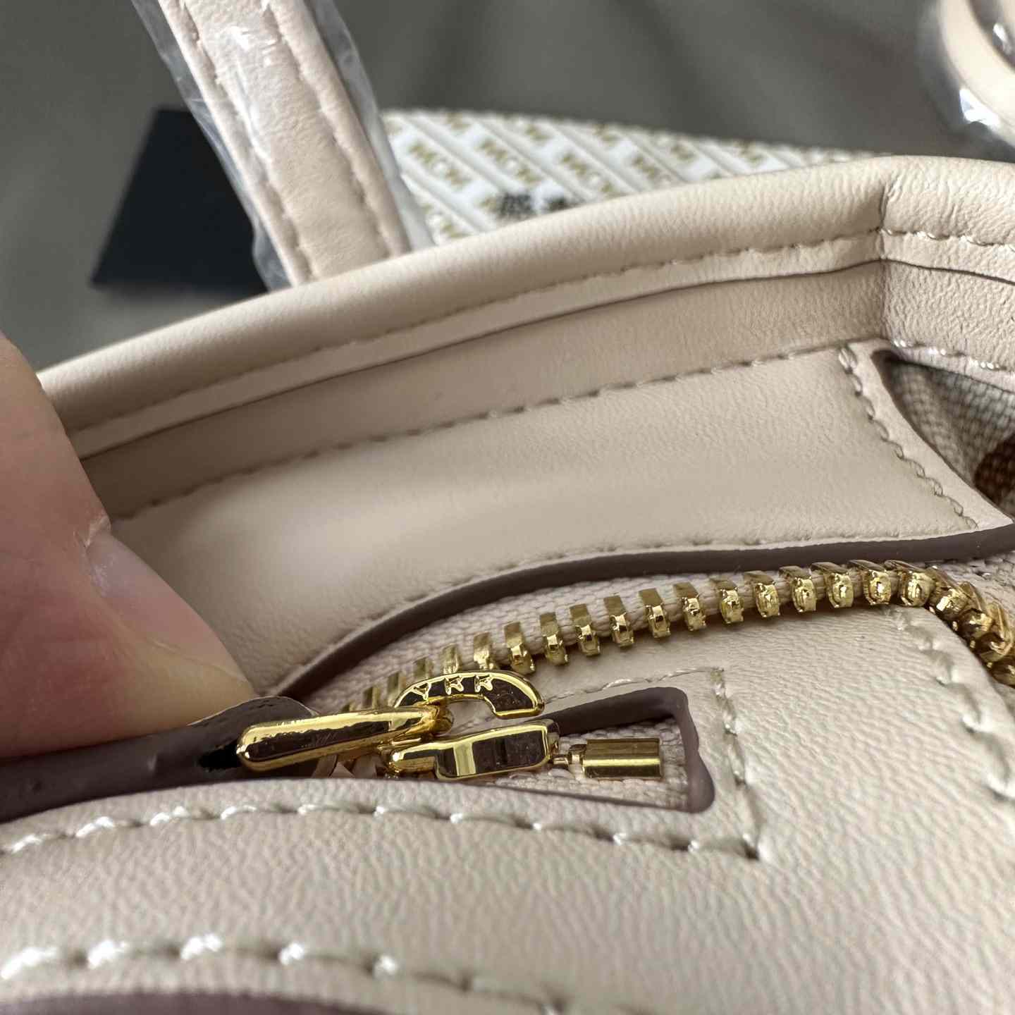 MCM Aren Top-zip Shopper In Visetos - DopestKickz