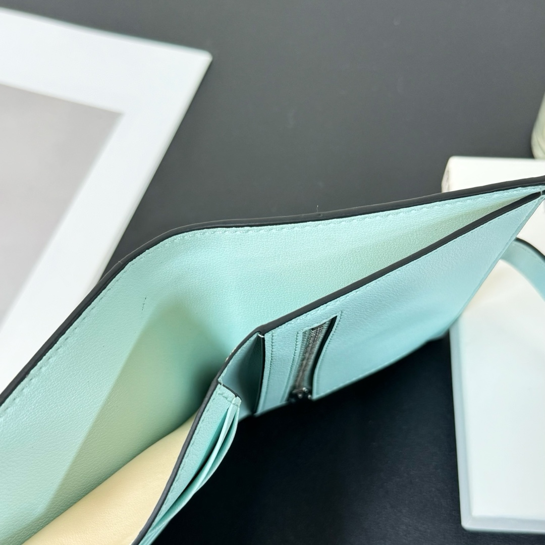 Loewe Medium Vertical Grained-Leather Wallet(14×11cm) - DopestKickz