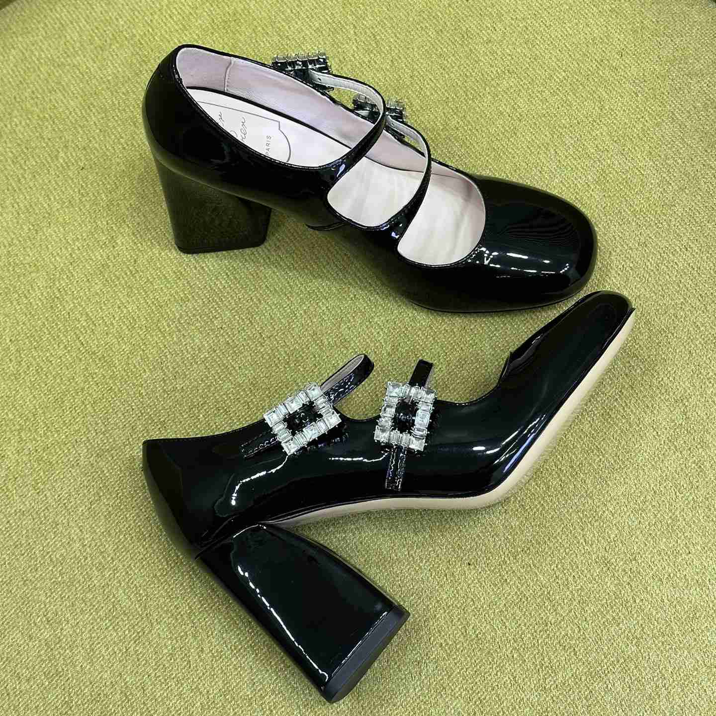 Roger Vivier Trés Vivier Strass Buckle Mini Babies Pumps in Patent Leather - DopestKickz