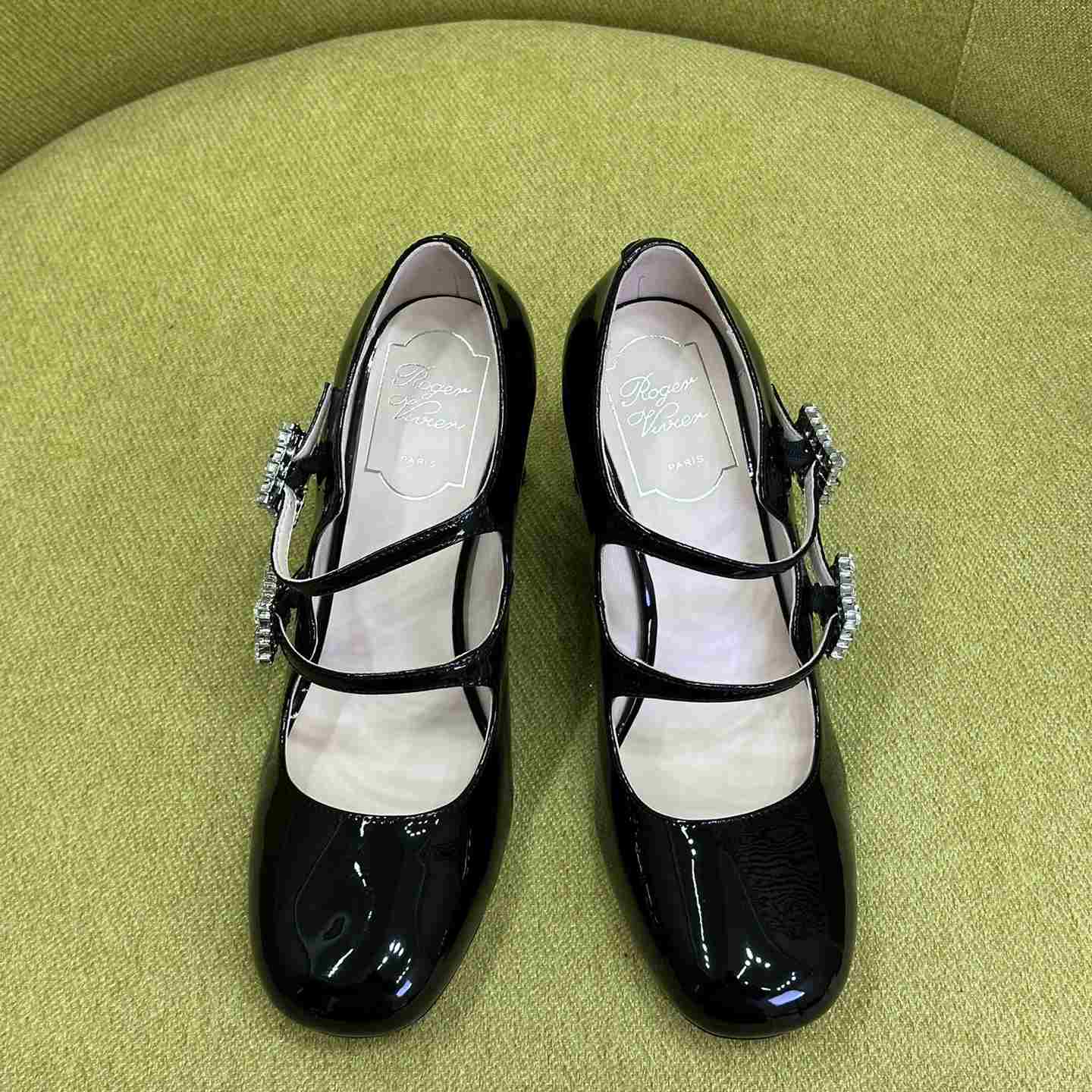 Roger Vivier Trés Vivier Strass Buckle Mini Babies Pumps in Patent Leather - DopestKickz