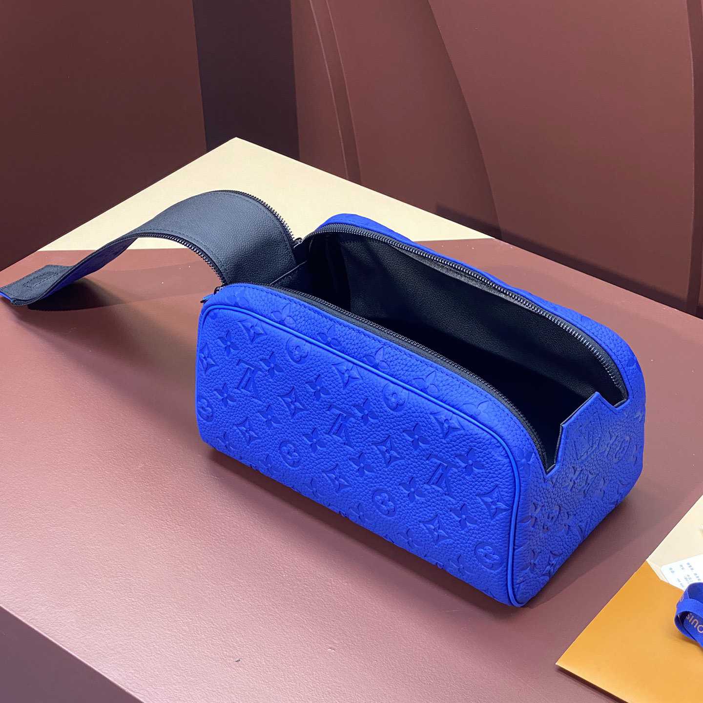 Louis Vuitton Dopp Kit    M82576 - DopestKickz