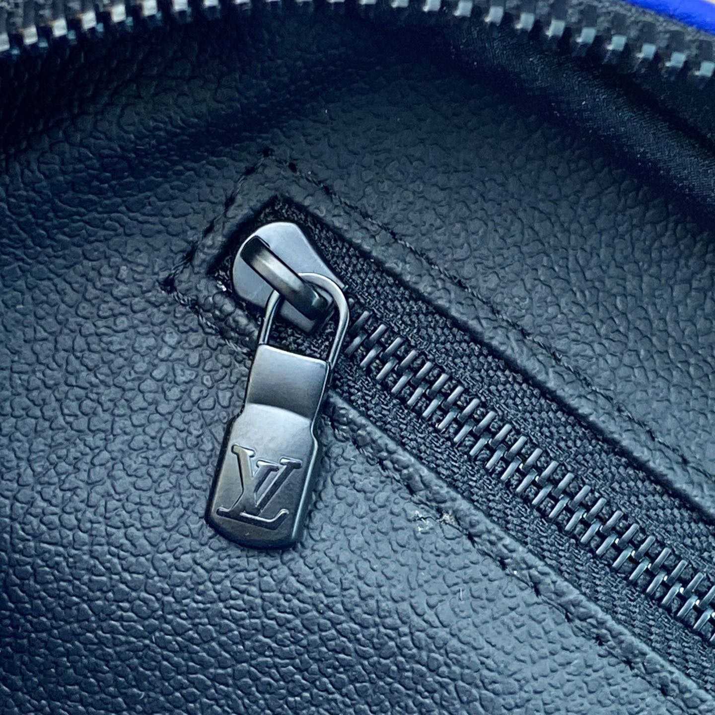 Louis Vuitton Dopp Kit    M82576 - DopestKickz