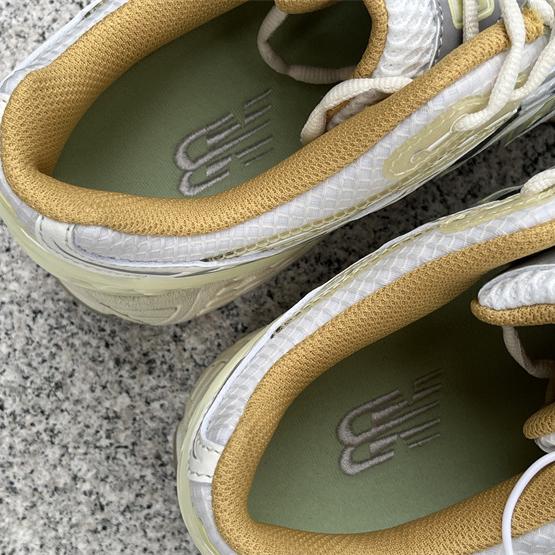  New Balance 1906R Sneakers    M1906NLY - DopestKickz