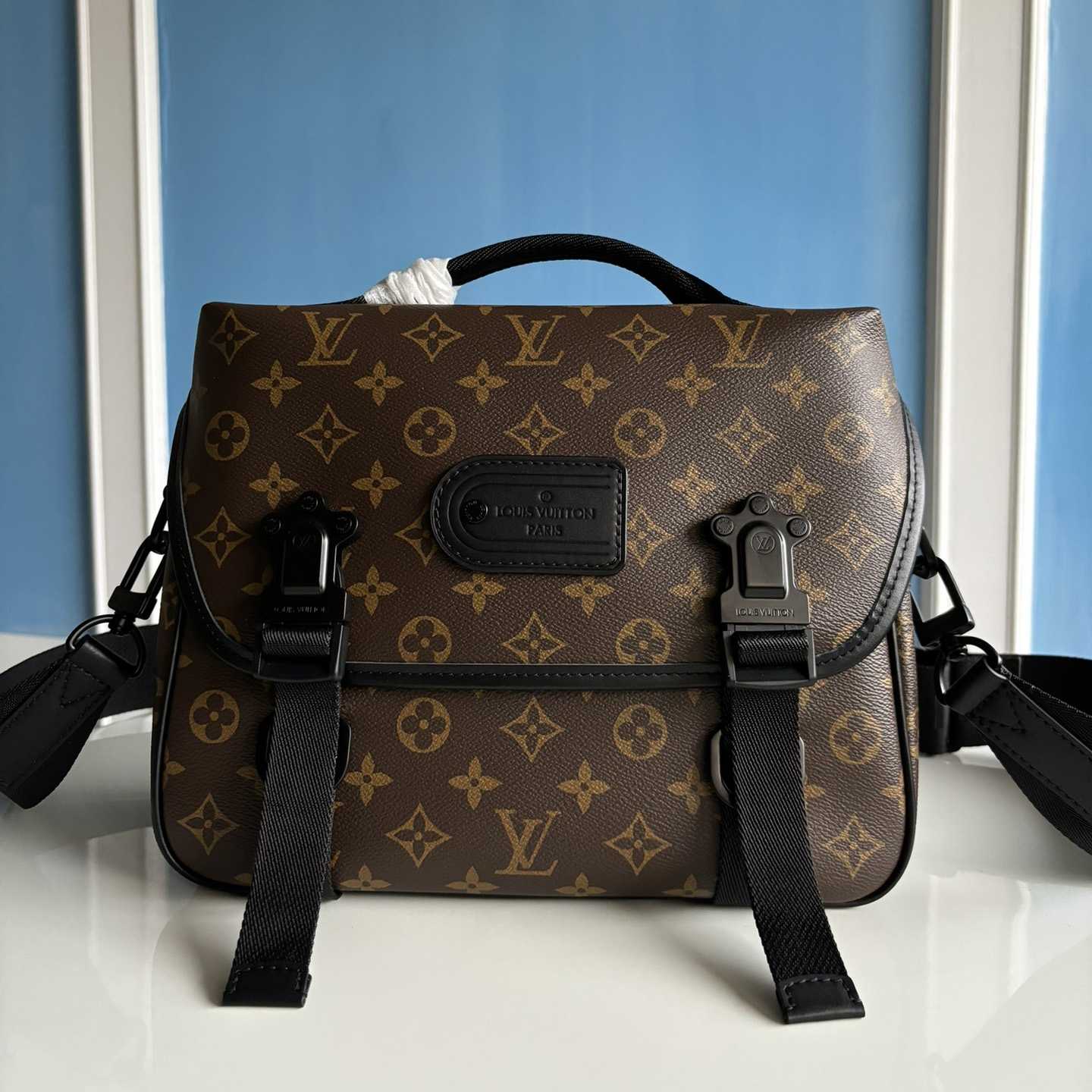 Louis Vuitton LV Trail Messenger          M46972 - DopestKickz