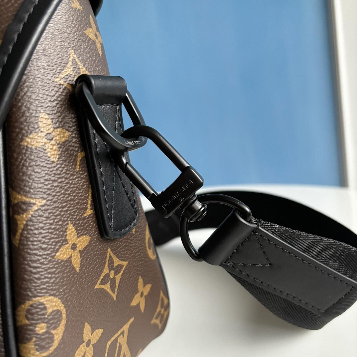 Louis Vuitton LV Trail Messenger          M46972 - DopestKickz