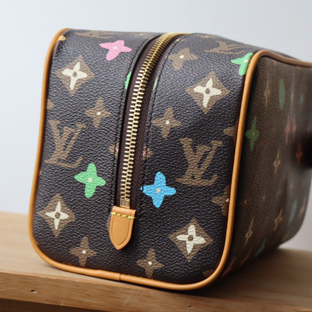 Louis Vuitton Locker Dopp Kit    M47069 - DopestKickz