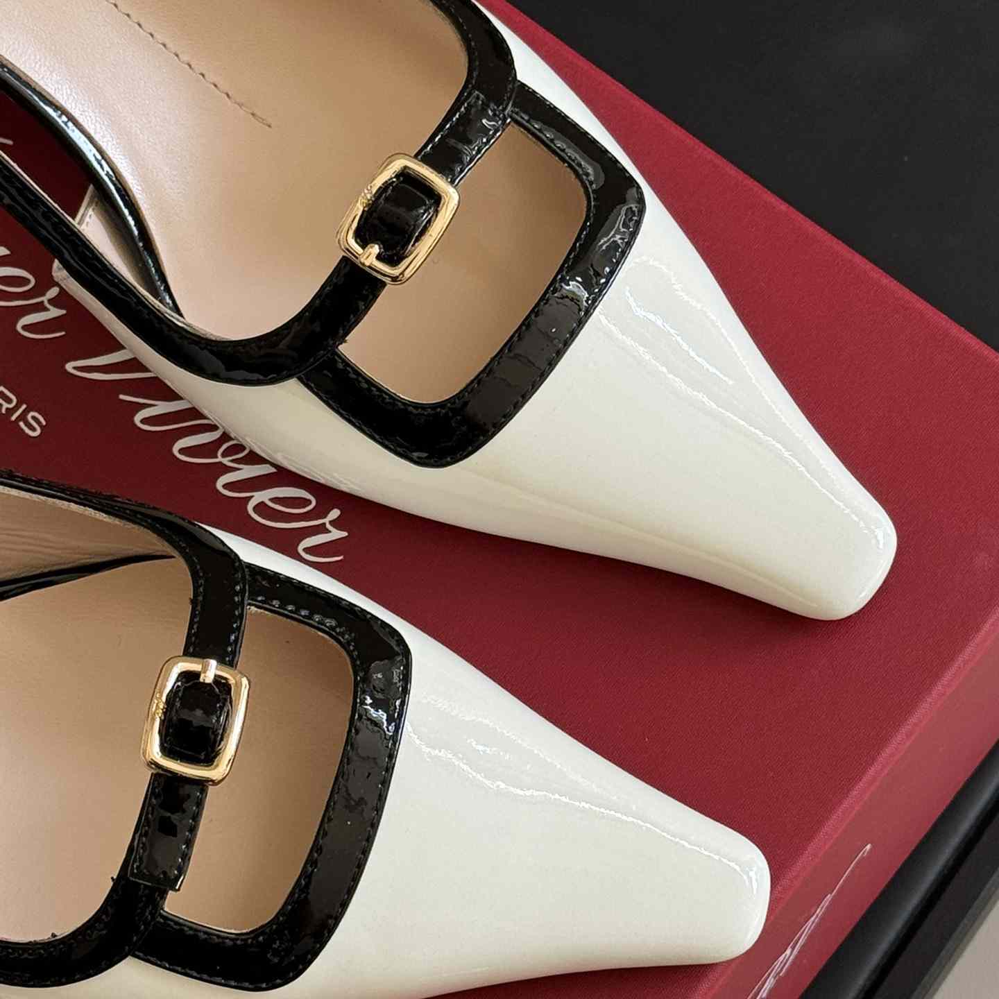 Roger Vivier Viv’ Canard Slingback Pumps in Patent Leather - DopestKickz