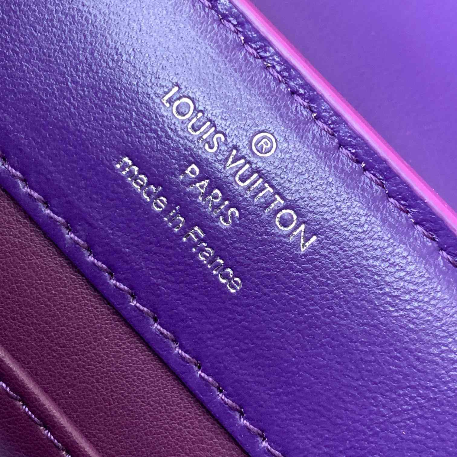 Louis Vuitton Capucines MM   N94910 - DopestKickz