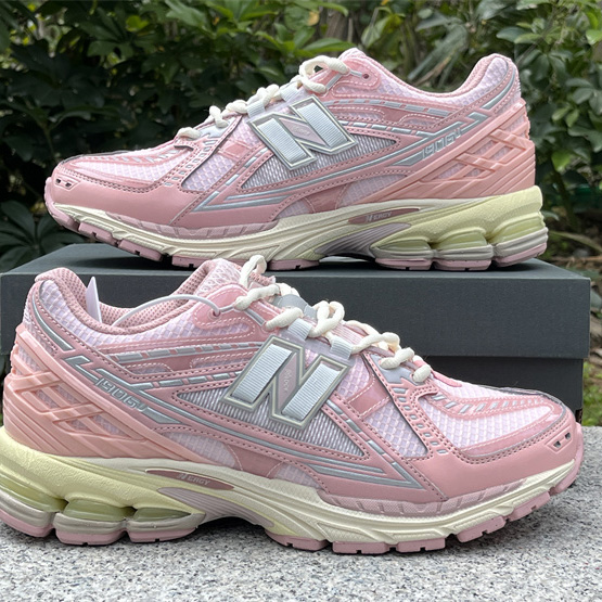 New Balance 1906R Sneakers      M1906NLN  - DopestKickz