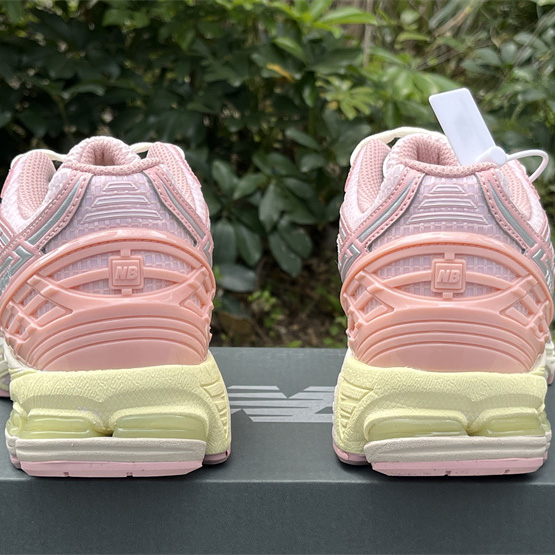 New Balance 1906R Sneakers      M1906NLN  - DopestKickz