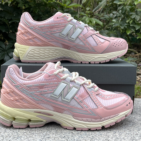 New Balance 1906R Sneakers      M1906NLN  - DopestKickz