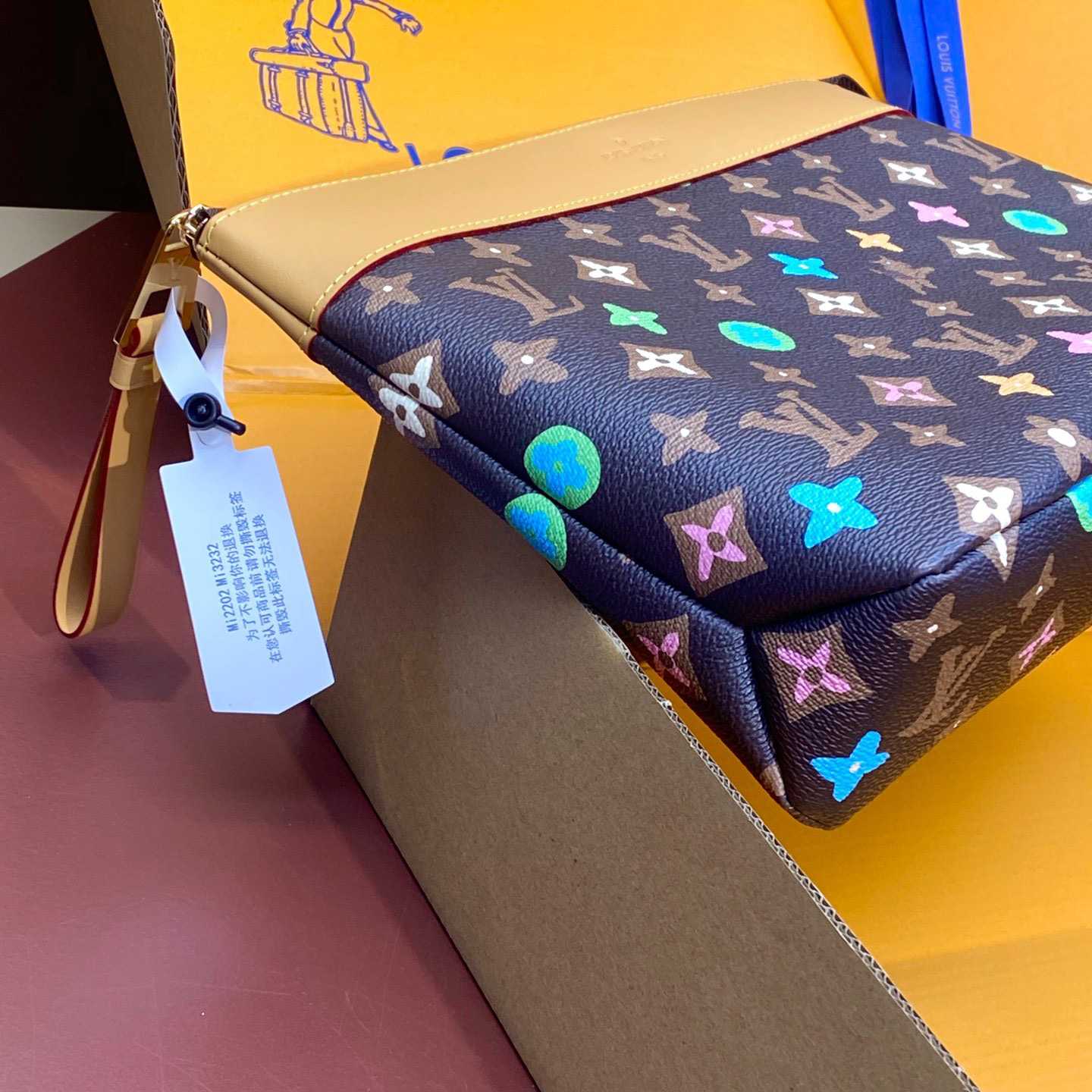 Louis Vuitton Pochette Voyage Souple    M83568 - DopestKickz