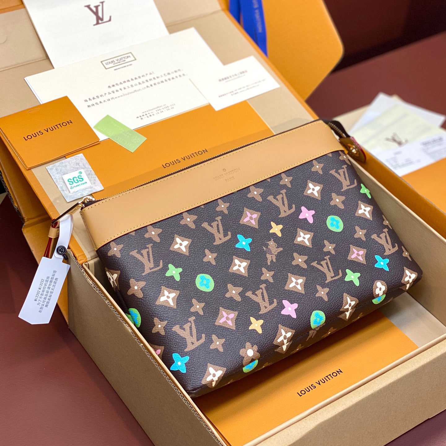 Louis Vuitton Pochette Voyage Souple    M83568 - DopestKickz