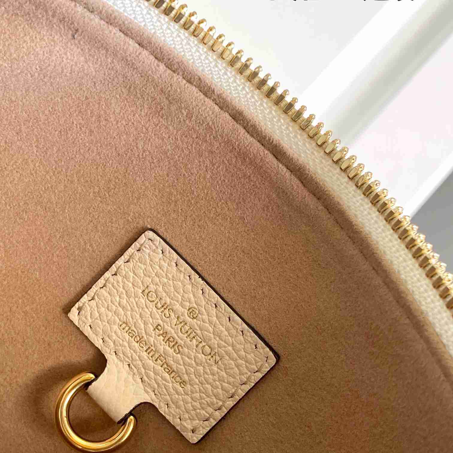 Louis Vuitton Sac Sport   M46609 - DopestKickz