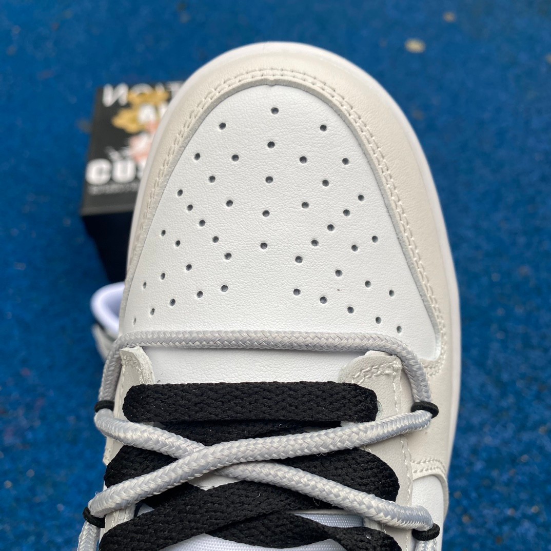 Nike Dunk Low Sneakers       DV0831-101 - DopestKickz