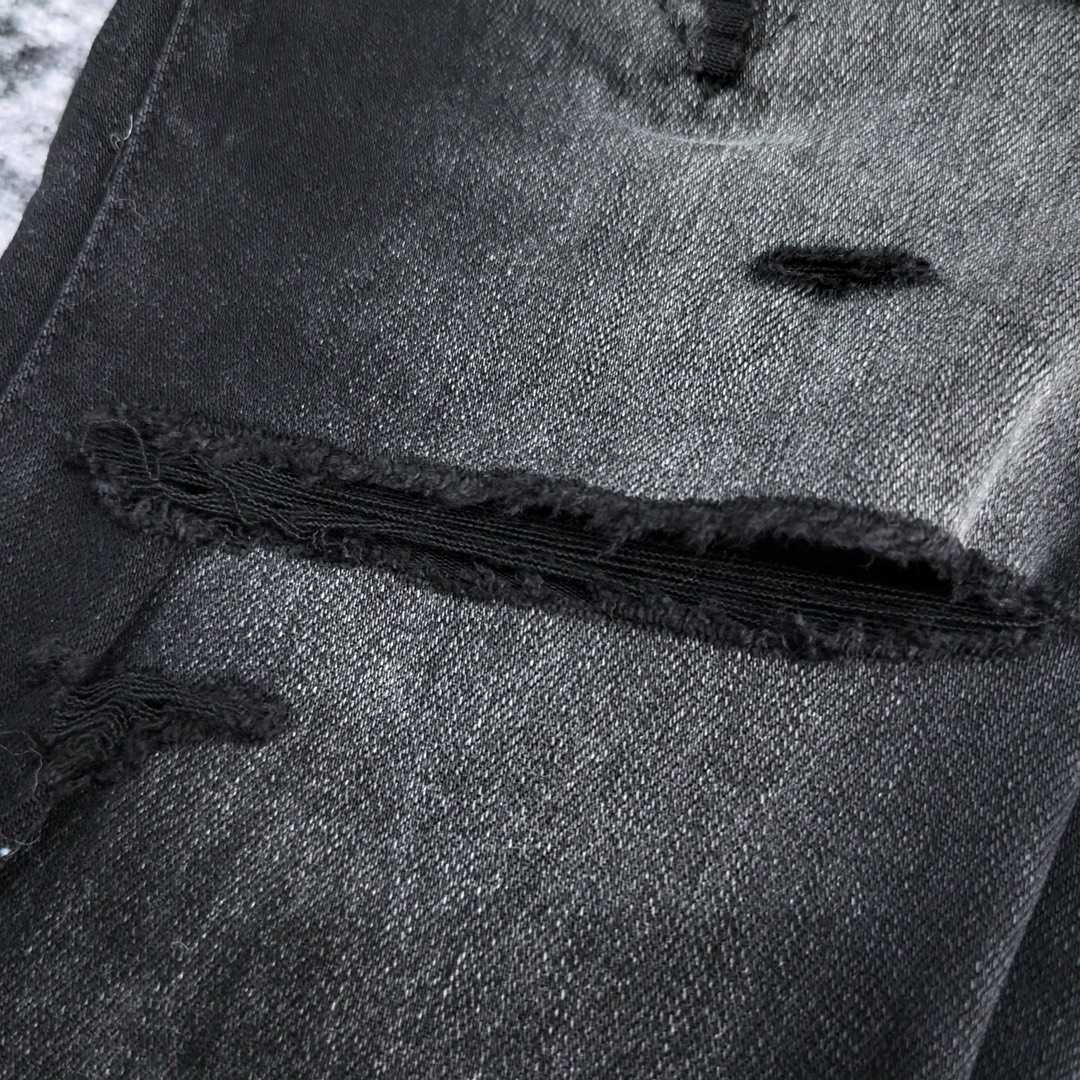 Amiri Slim Fit Jeans    665 - DopestKickz