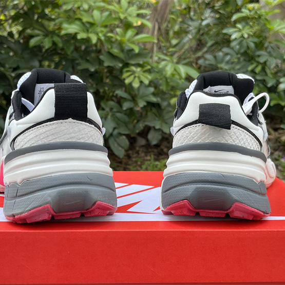 Nike Wmns v2k Runtekk Low ''White Grey Pink'' Sneaker       FZ5061-100 - DopestKickz