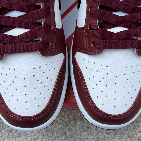 Nike Dunk Low SE Sneaker      FJ4616-600 - DopestKickz