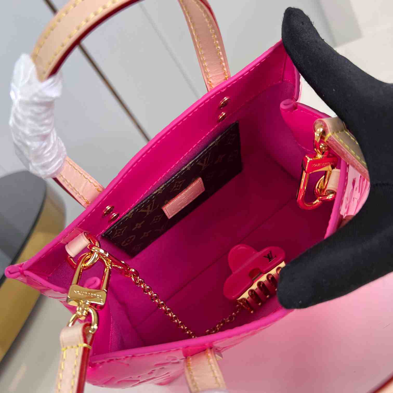 Louis Vuitton Reade PM    M24028 - DopestKickz