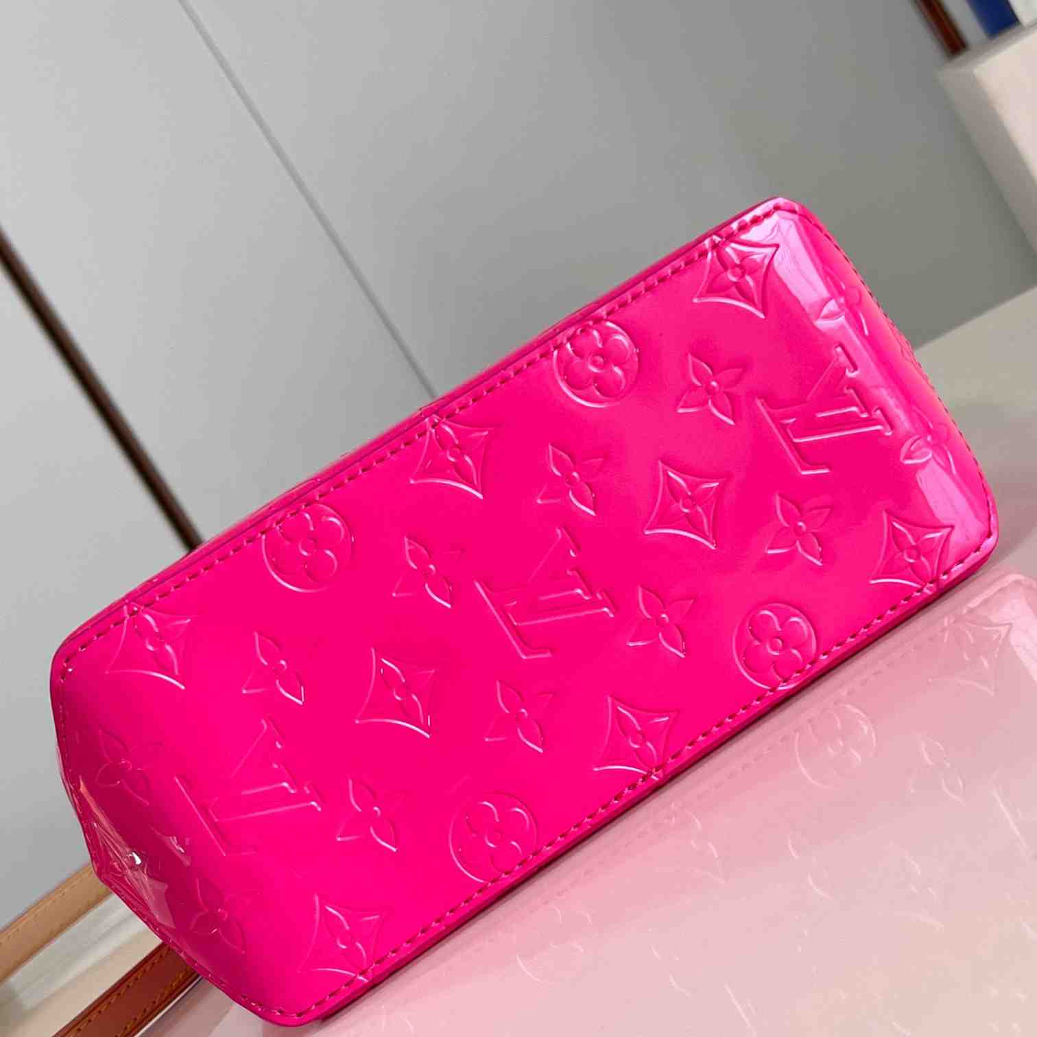 Louis Vuitton Reade PM    M24028 - DopestKickz