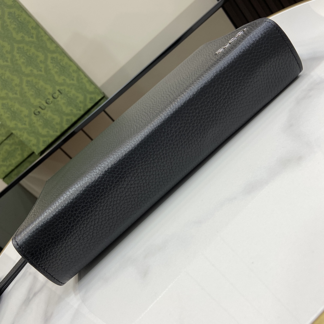 Gucci Pouch With Gucci Logo - DopestKickz