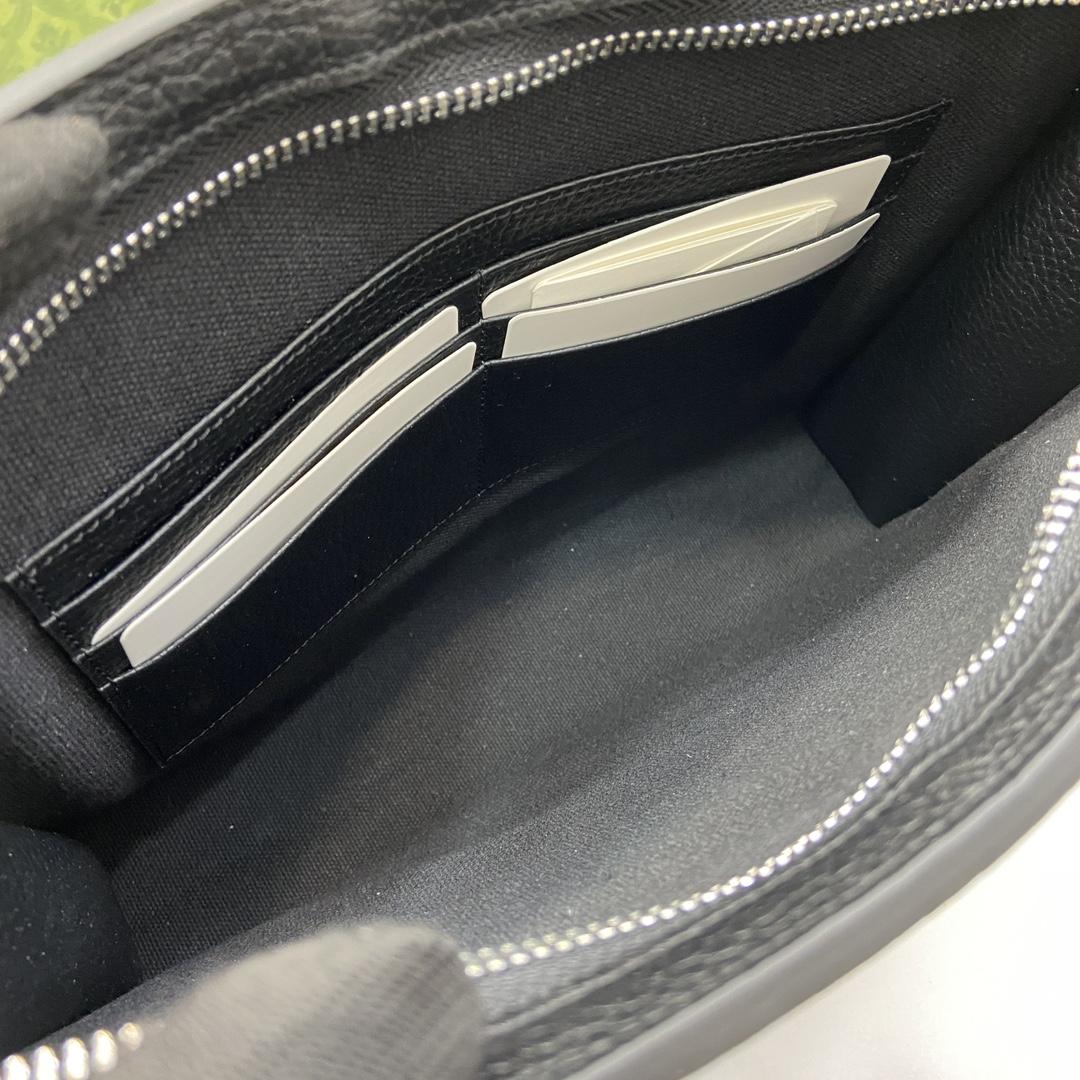 Gucci Pouch With Gucci Logo - DopestKickz