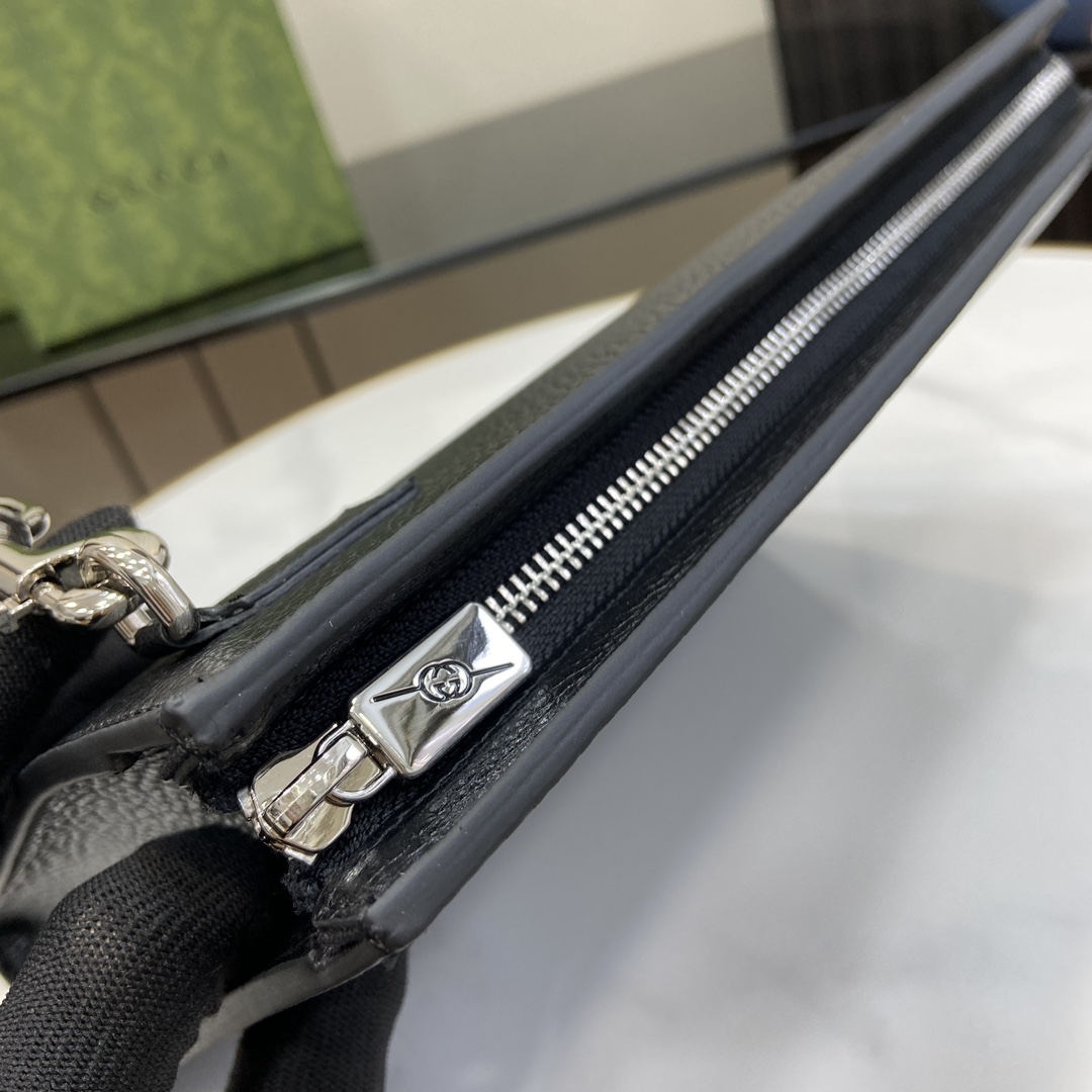 Gucci Pouch With Gucci Logo - DopestKickz