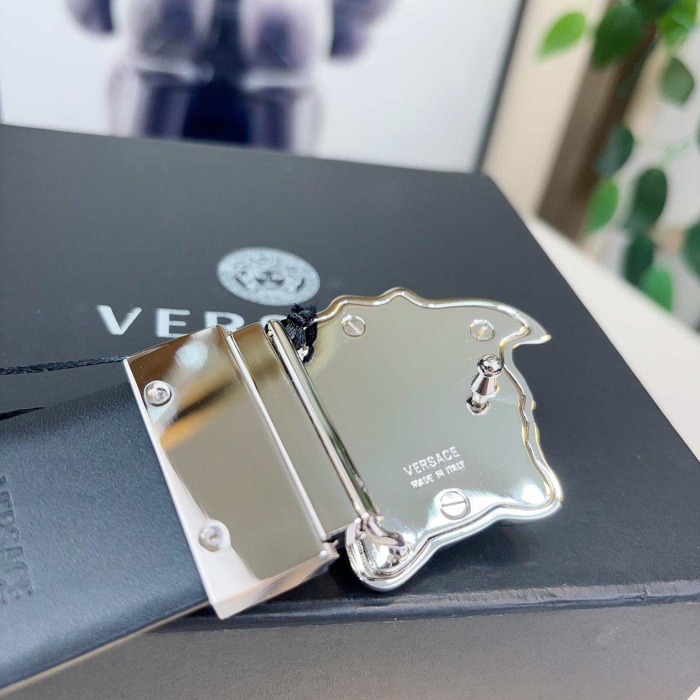 Versace Barocco Reversible Leather Belt    40mm - DopestKickz