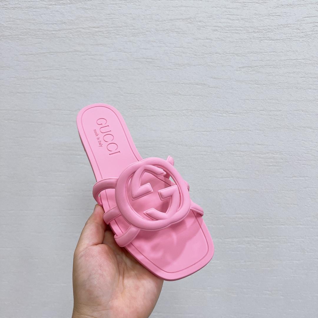 Gucci Women's Interlocking G Slide Sandal - DopestKickz