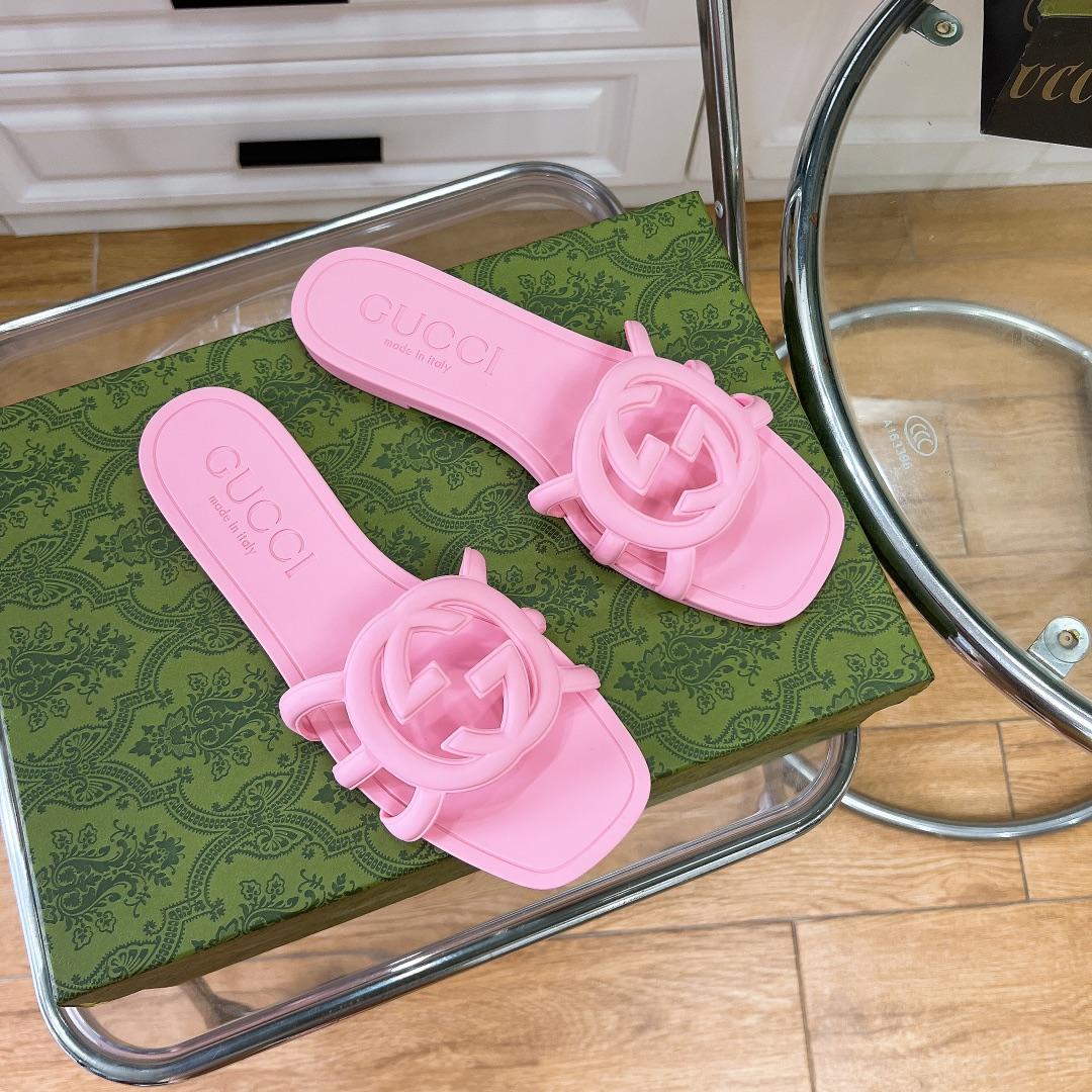 Gucci Women's Interlocking G Slide Sandal - DopestKickz