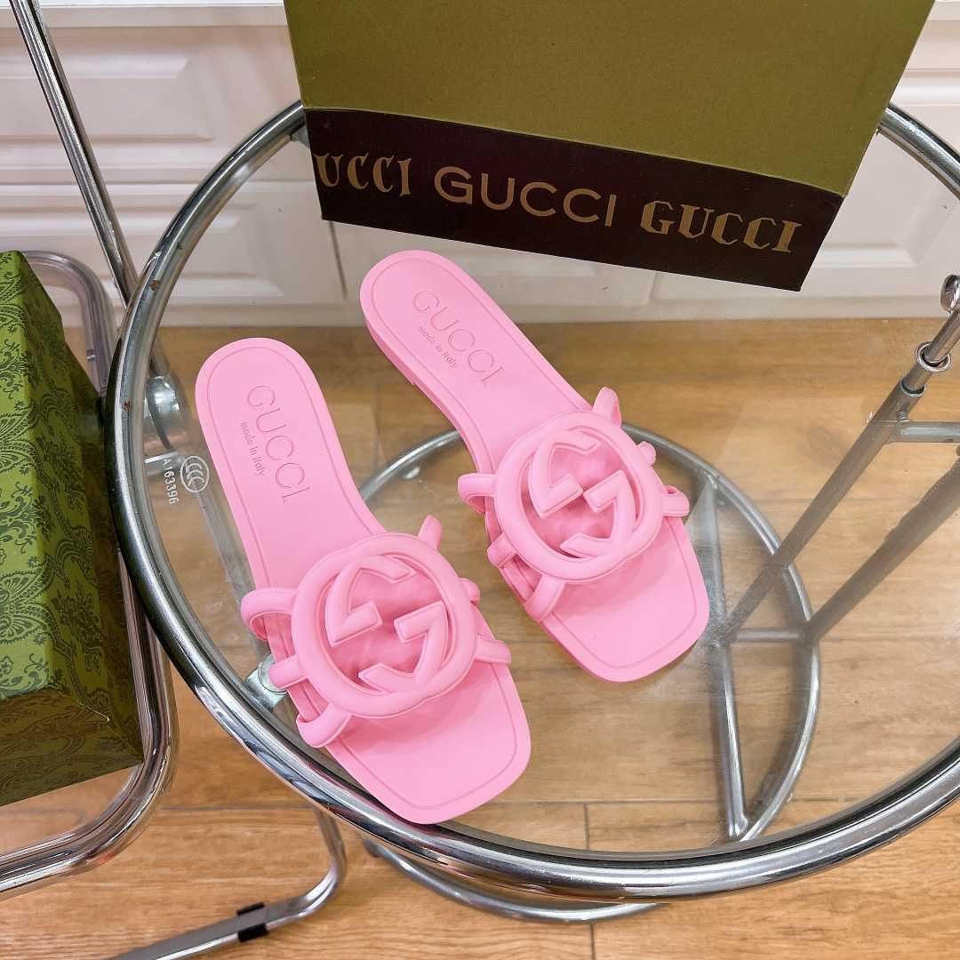 Gucci Women's Interlocking G Slide Sandal - DopestKickz