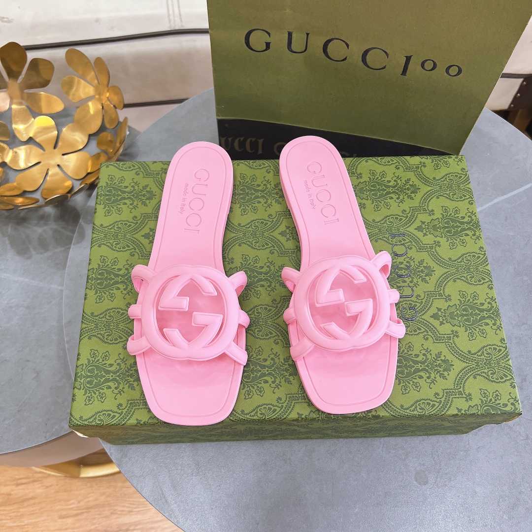 Gucci Women's Interlocking G Slide Sandal - DopestKickz