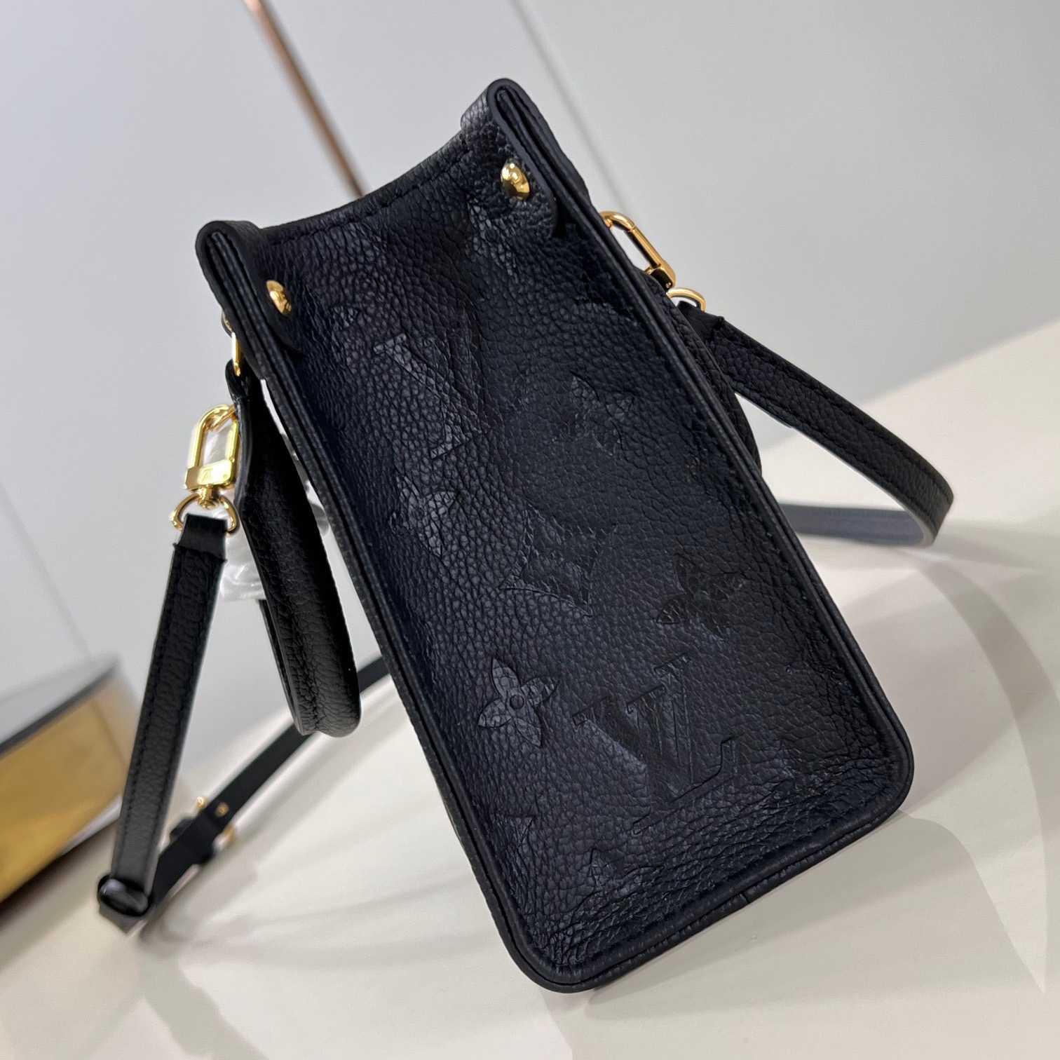 Louis Vuitton OnTheGo BB   M46993 - DopestKickz