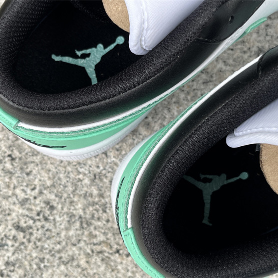 Air Jordan 1 Low Sneaker  553558-131 - DopestKickz