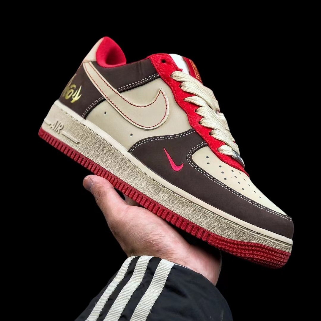 Nike SB Dunk Low Sneaker      - DopestKickz