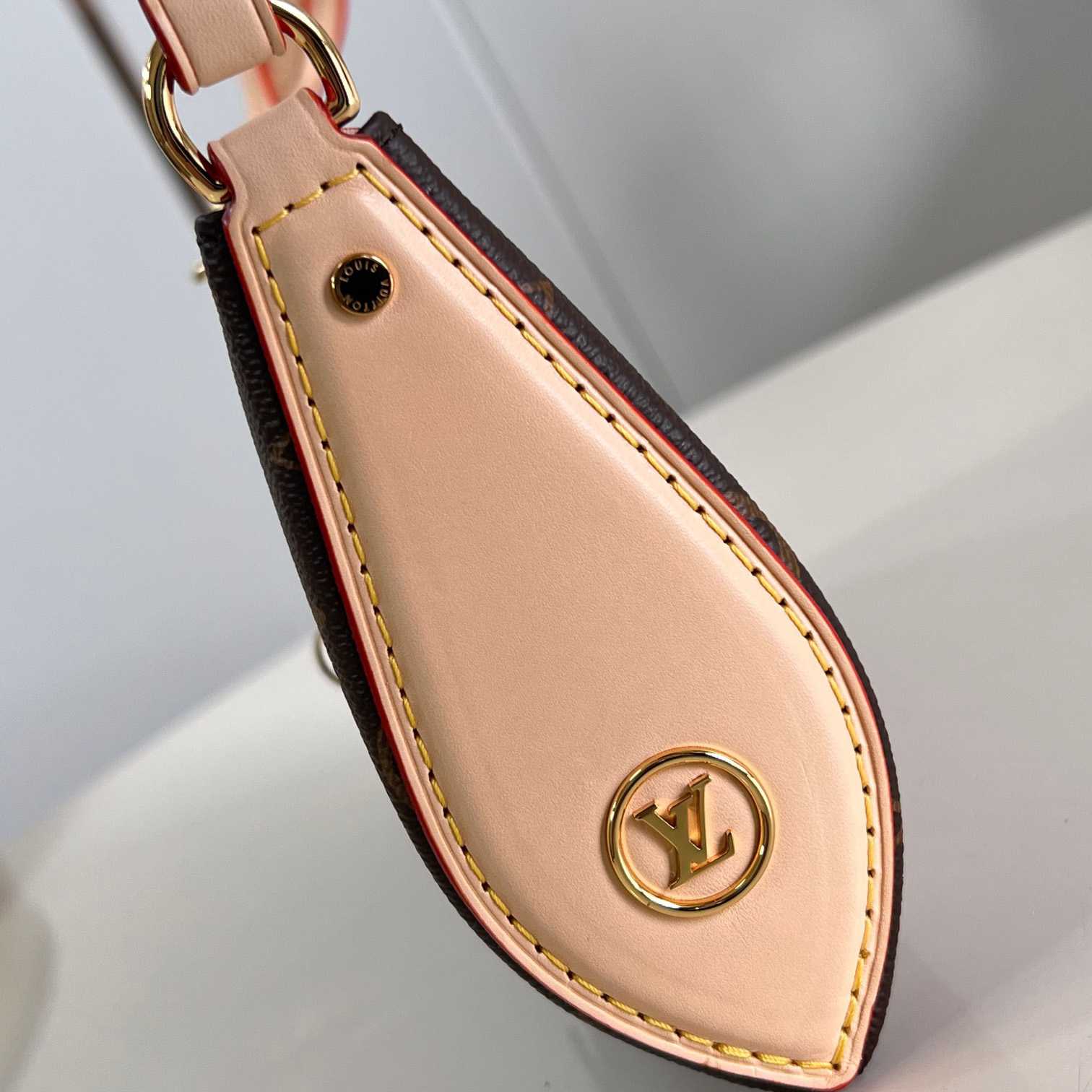 Louis Vuitton Pochette Tirette   M47123 - DopestKickz