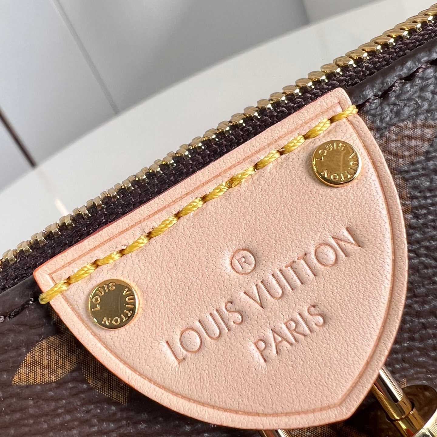 Louis Vuitton Pochette Tirette   M47123 - DopestKickz