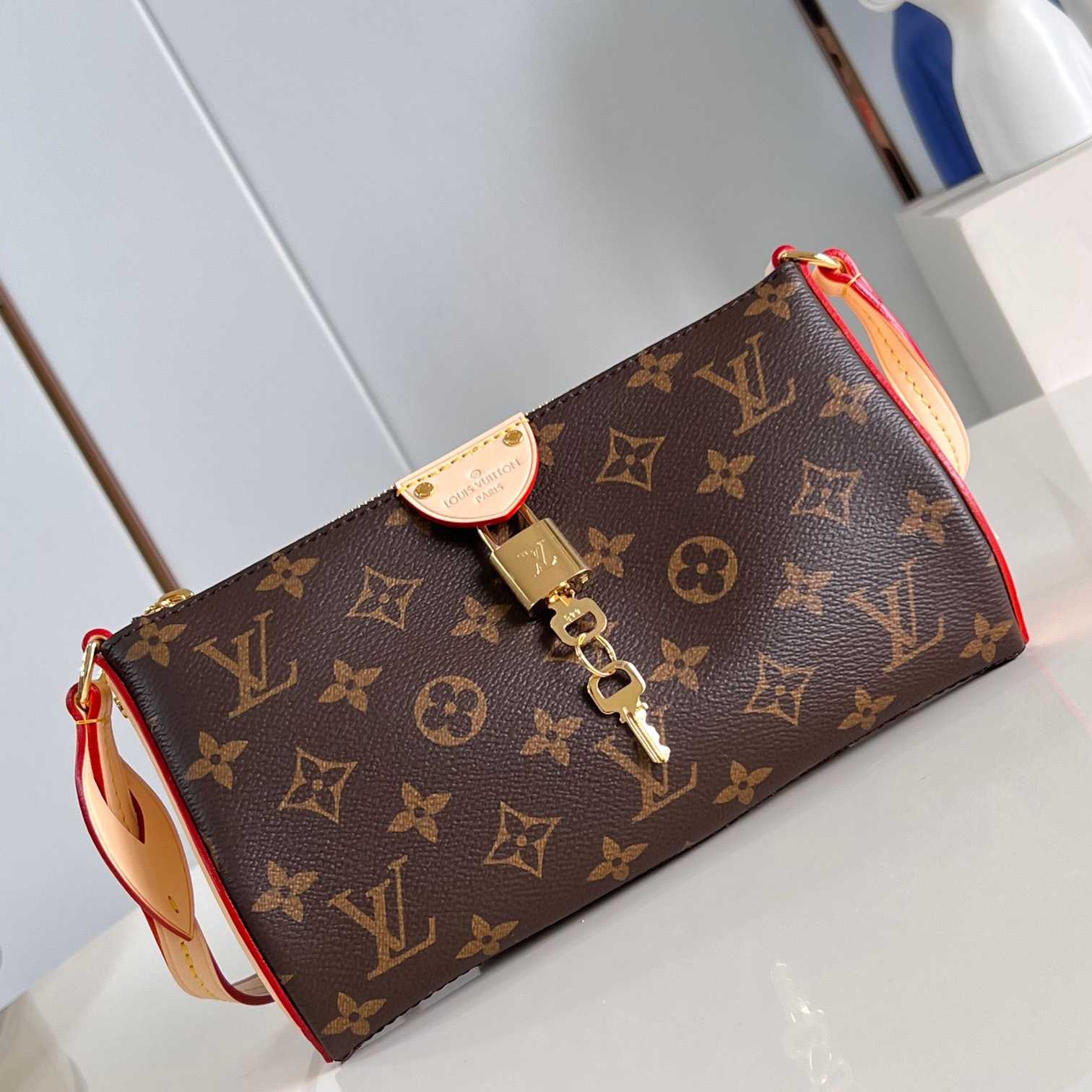 Louis Vuitton Pochette Tirette   M47123 - DopestKickz