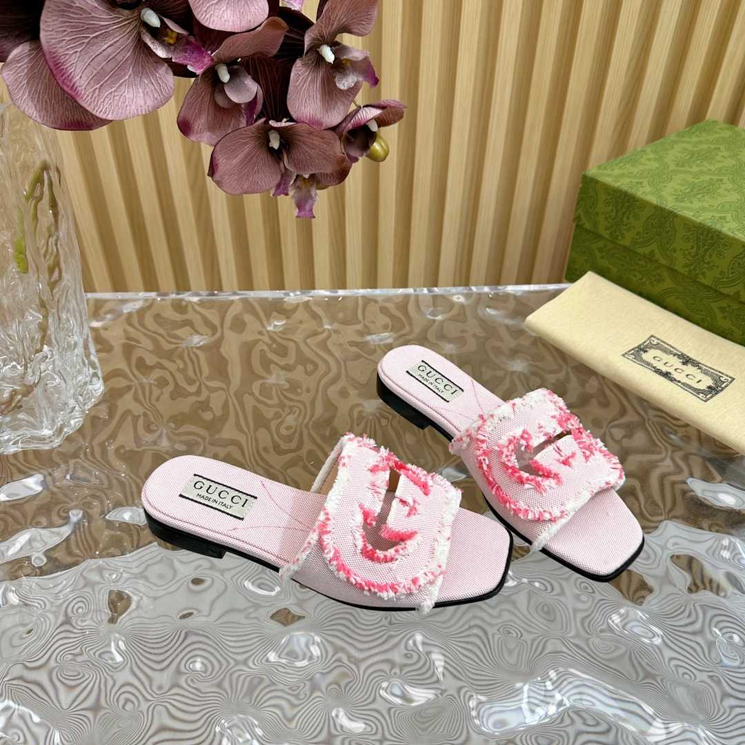 Gucci Women's Interlocking G Slide Sandal - DopestKickz